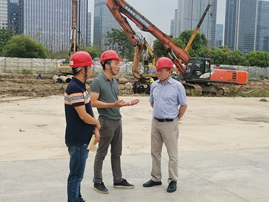 张帆一行赴杭州富力中心项目开展高温慰问及质量安全检查工作