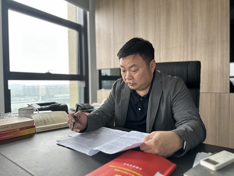 致敬劳模工匠丨初心不改 笃行不怠