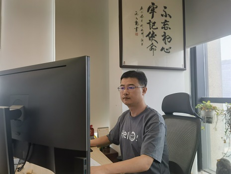 致敬劳模工匠丨扎根一线创佳绩 立足岗位写青春
