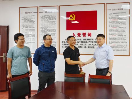 高温送清凉 关爱到一线丨公司领导班子赴项目部开展高温慰问