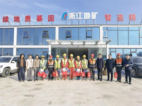 省卫健委党委委员、副主任林杰一行慰问省公共卫生临床中心项目一线建设人员
