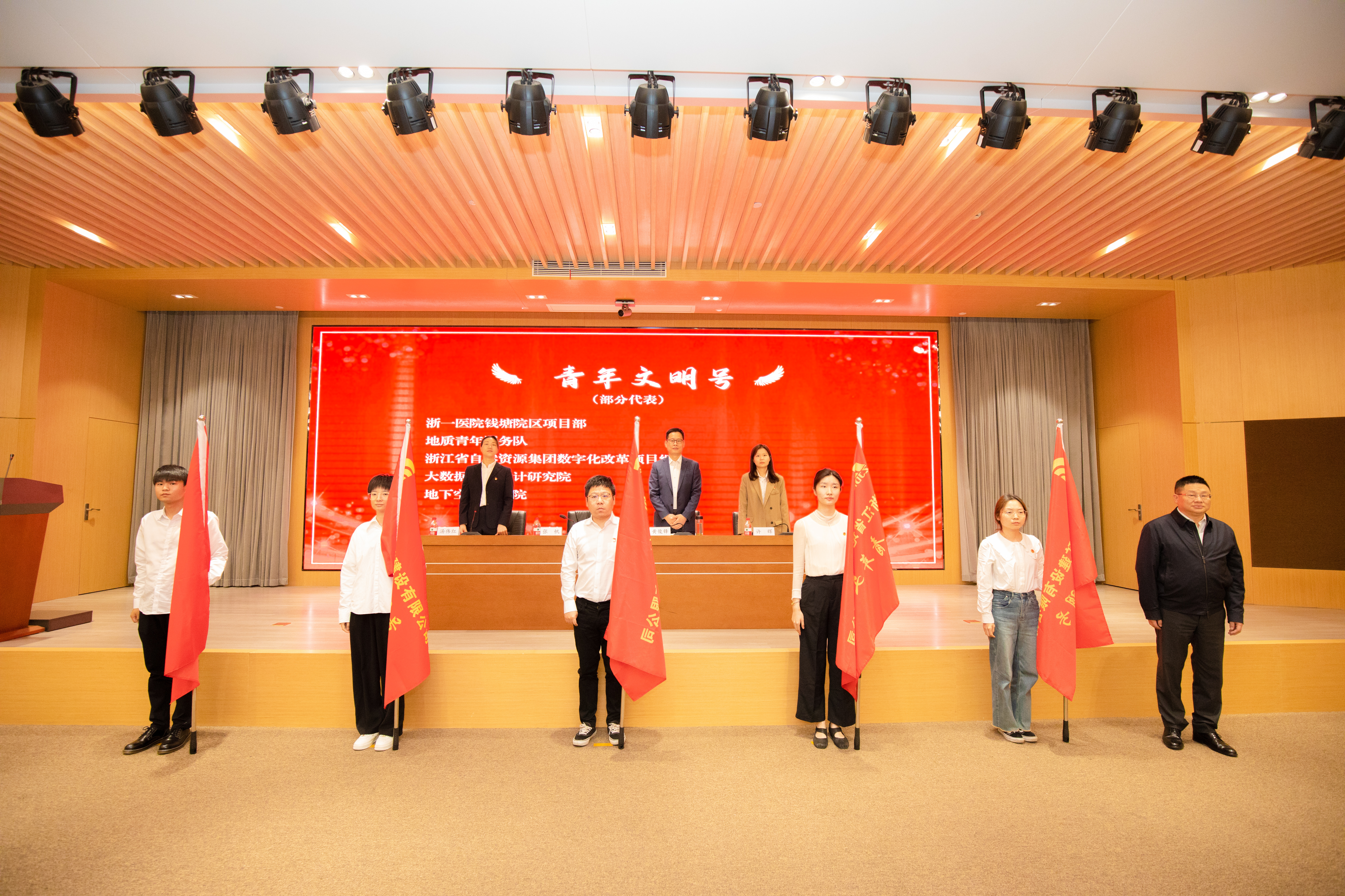 旗帜飘扬丨公司“号手岗队”授旗仪式在滨江基地举行
