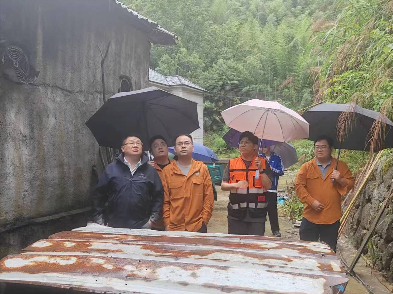 公司领导分赴项目一线开展防汛应急检查