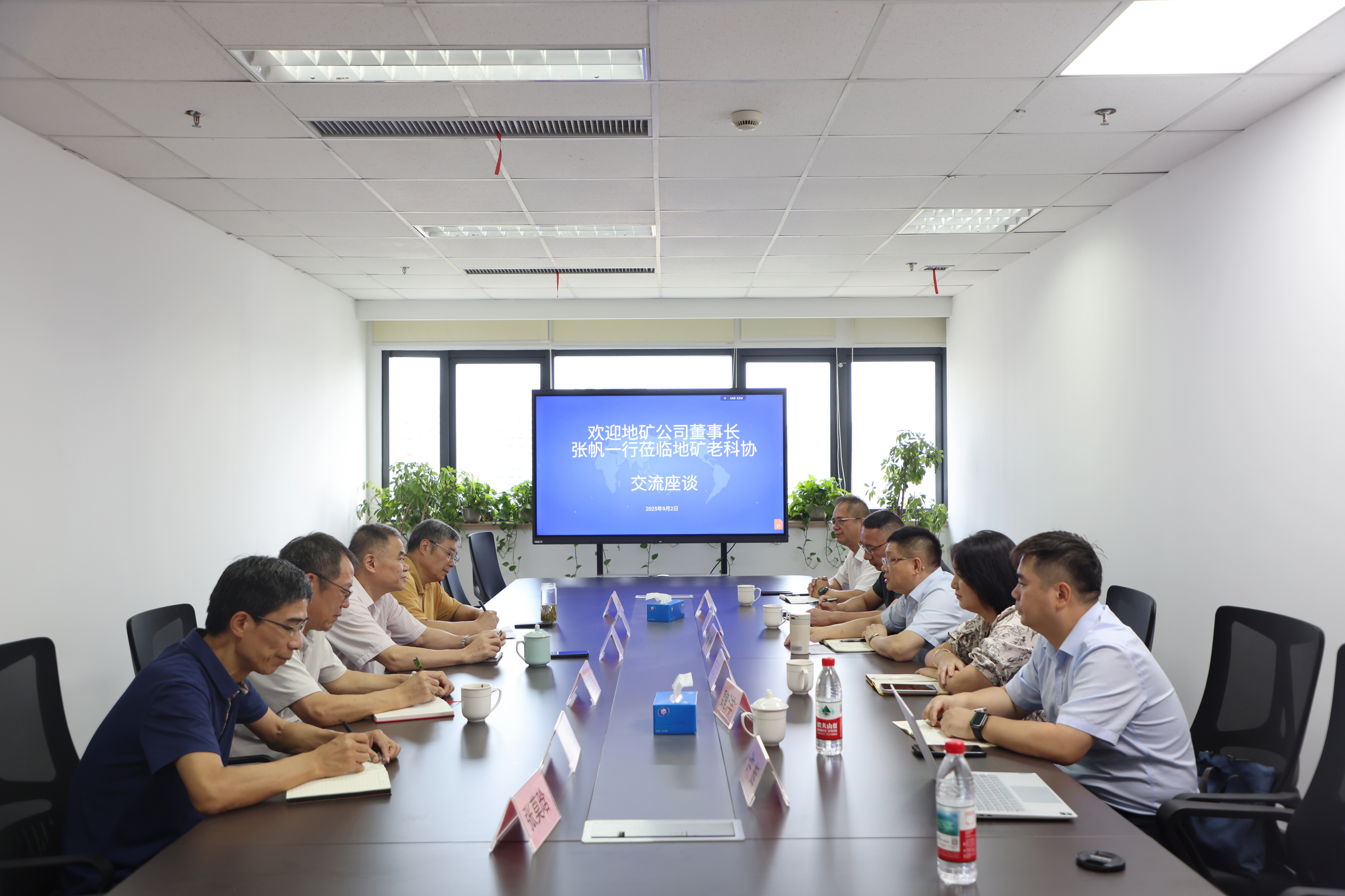 省地矿老科协会长徐刚一行到公司杭州地铁18号线一期工程SG18-12标段项目走访慰问