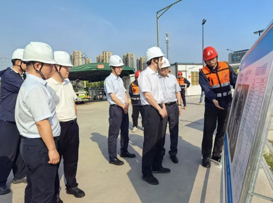 省总工会党组成员、经审委主任何永浩一行到萧山祝桥变项目开展高温慰问