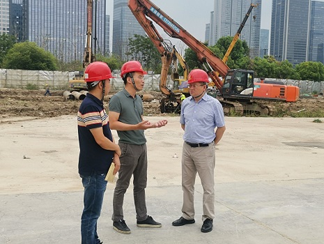 公司党委书记、董事长张帆一行考察项目施工现场.jpg