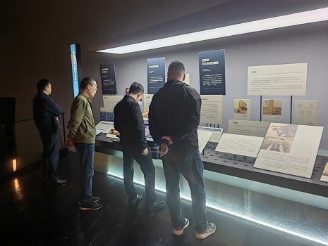4.参观过程照片.jpg