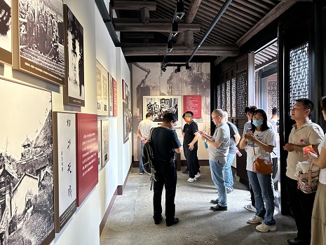 周恩来祖居现场参观.jpg
