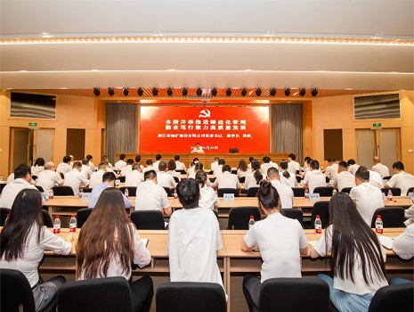讲党课.jpg